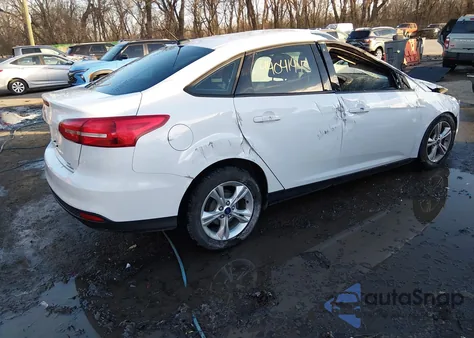 2016 Ford Focus Se z USA, uszkodzony, nr VIN 1FADP3F21GL387471